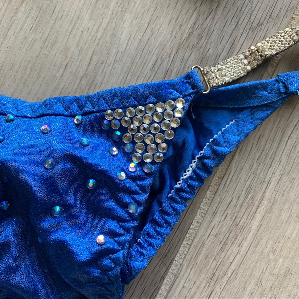 Beautiful Blue Bikini - image 7